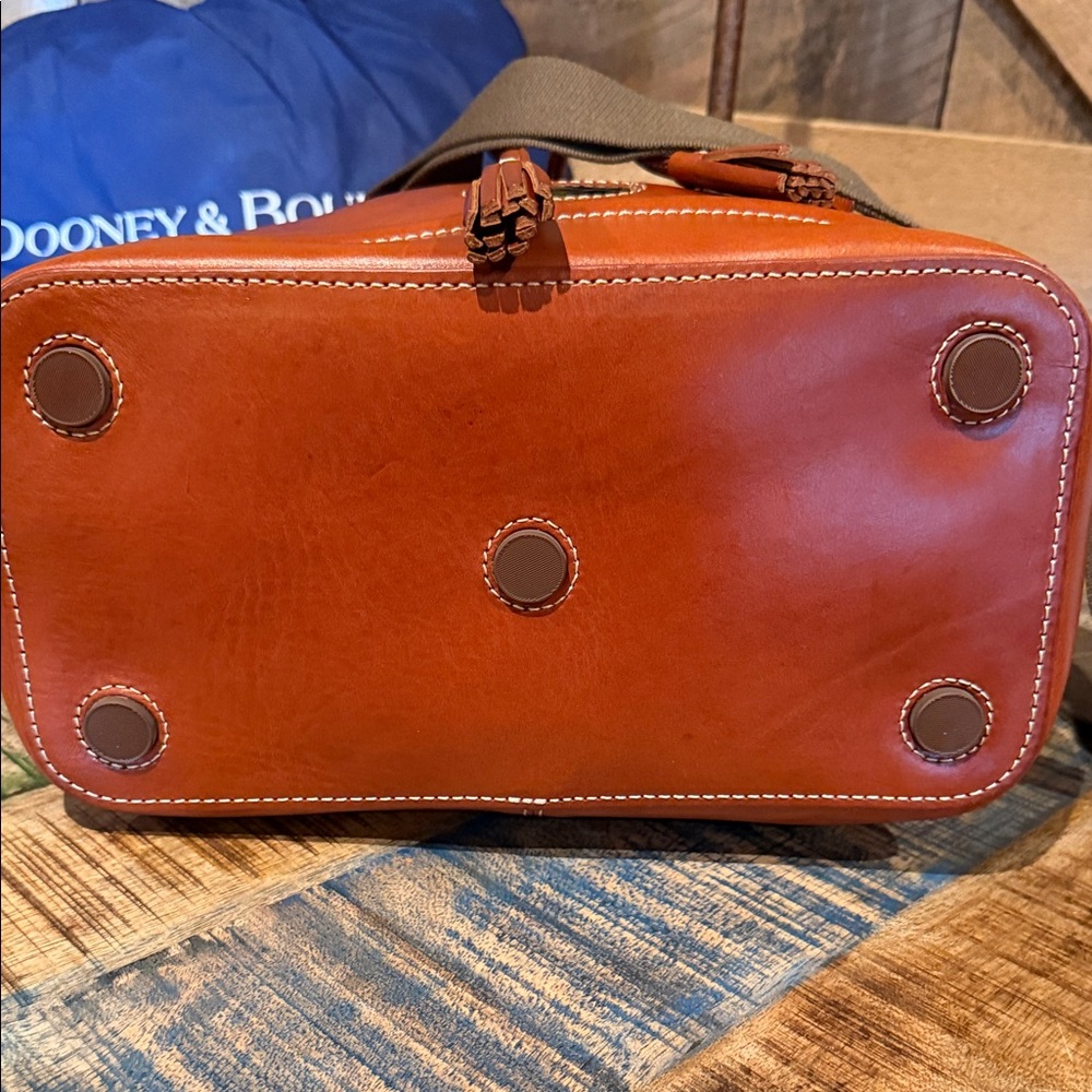 Sooner & Bourke Florentine Toscana Bucket Bag or Crossbody - Picture 3 of 7